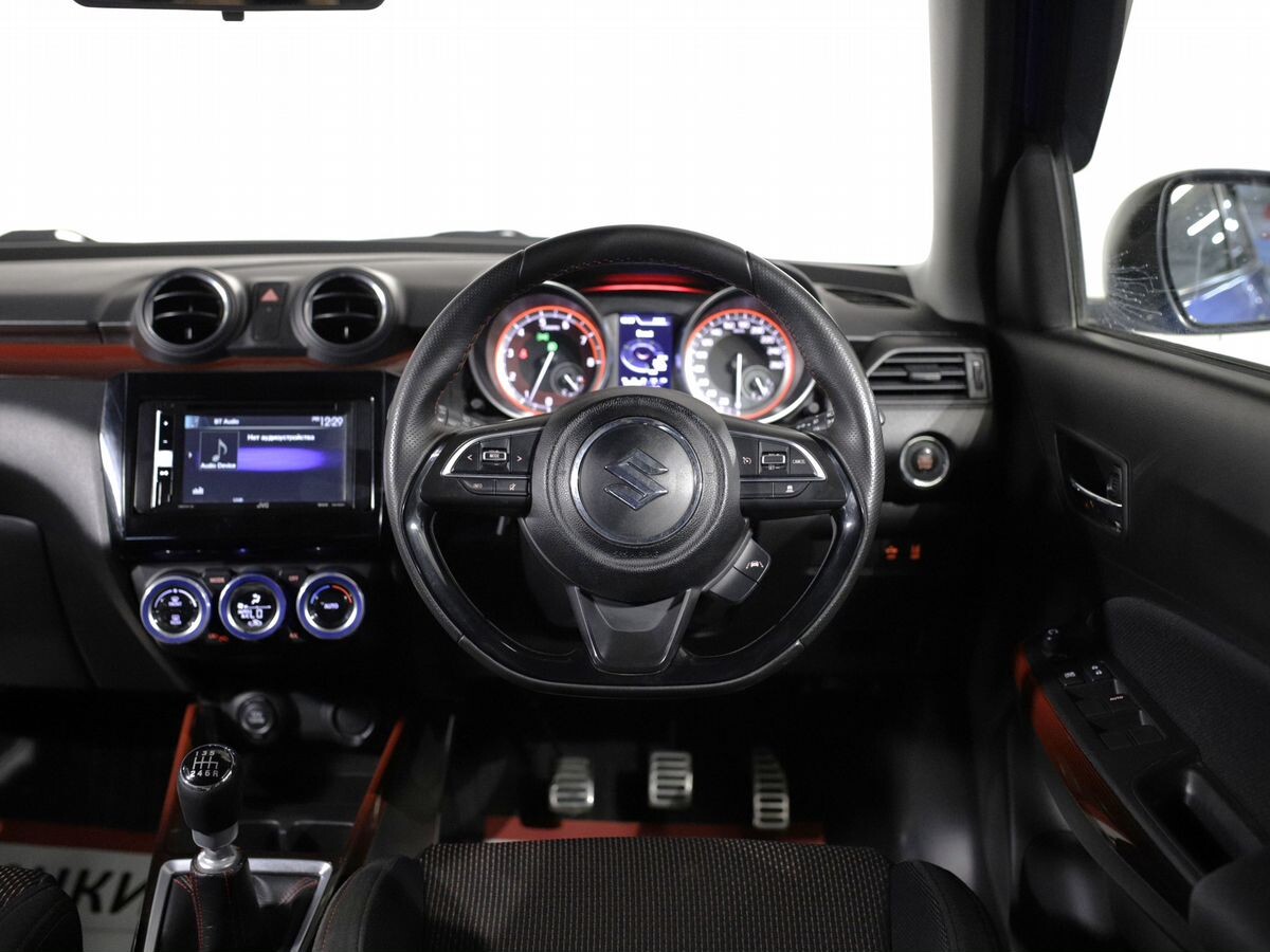 Suzuki Swift 2019 - фото автомобиля