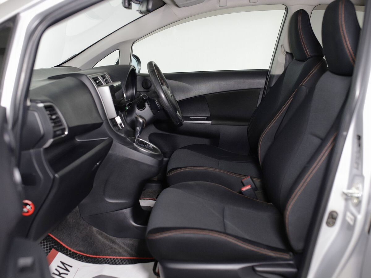 Toyota Ractis 2011 - фото автомобиля