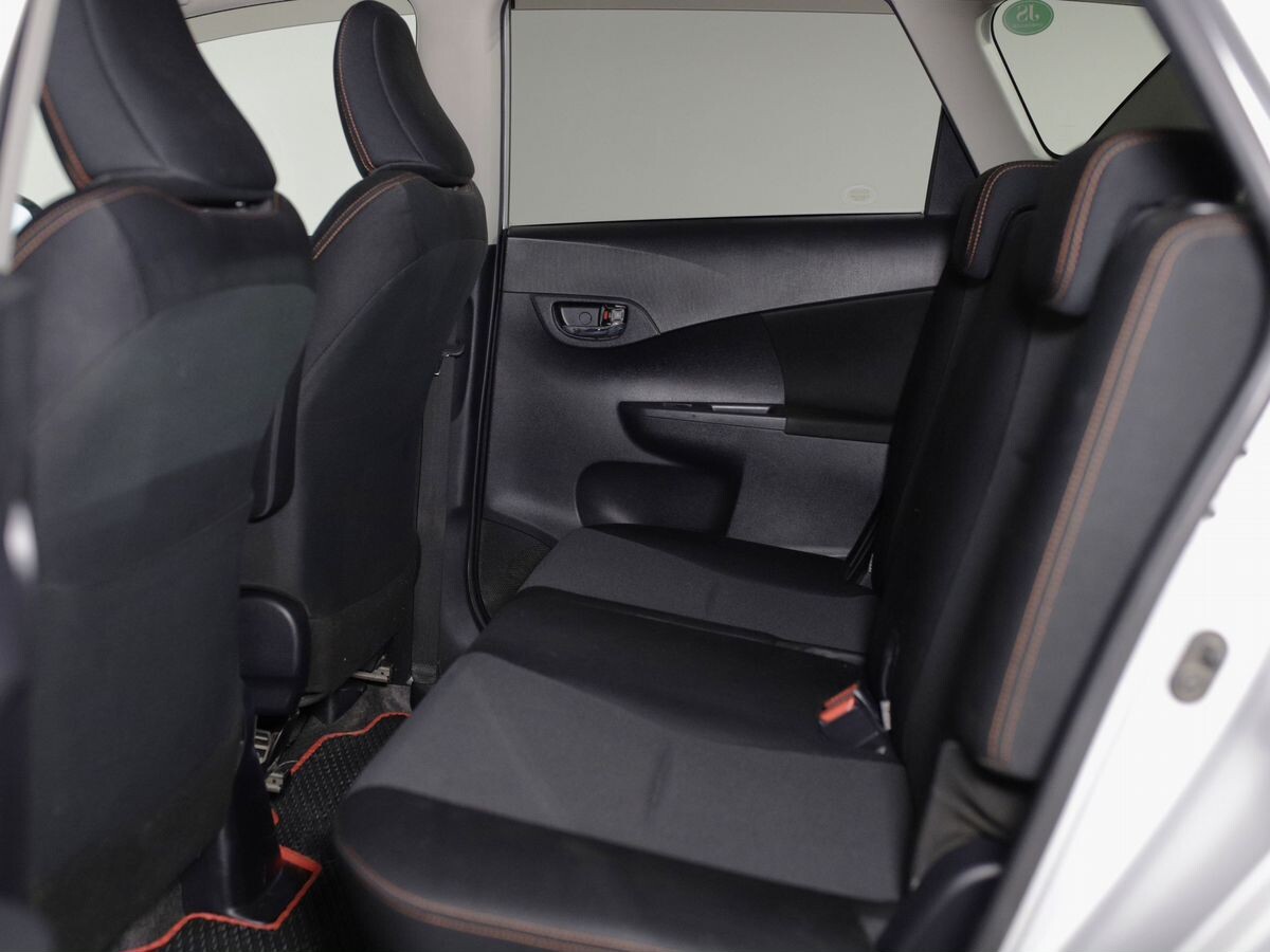 Toyota Ractis 2011 - фото автомобиля