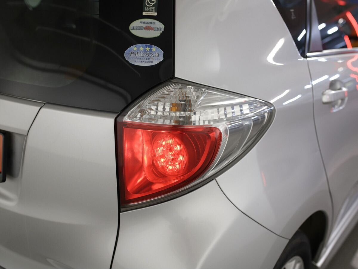 Toyota Ractis 2011 - фото автомобиля