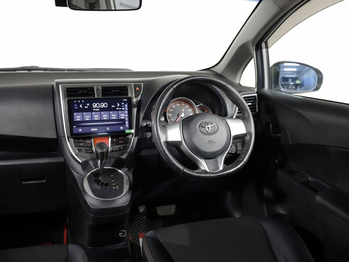 Toyota Ractis 2011 - фото автомобиля