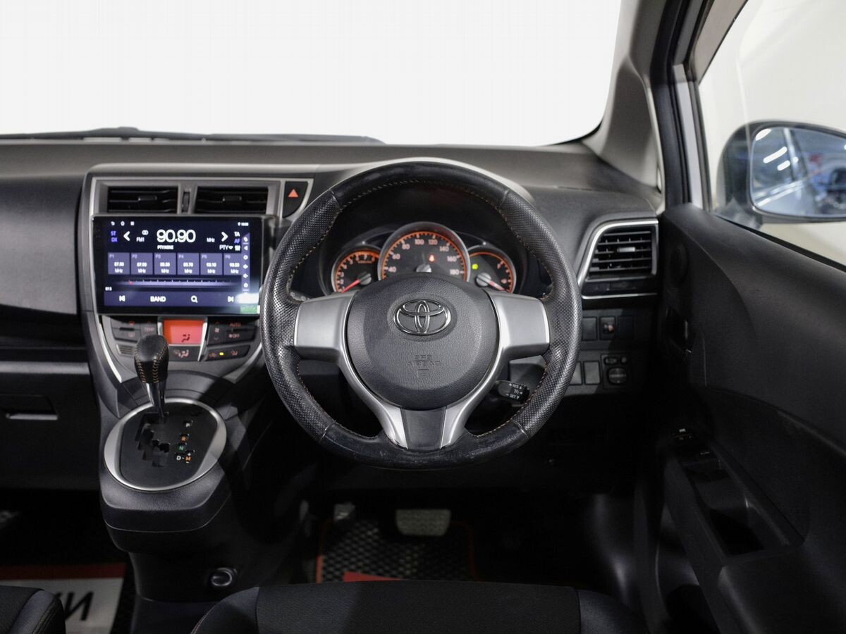 Toyota Ractis 2011 - фото автомобиля