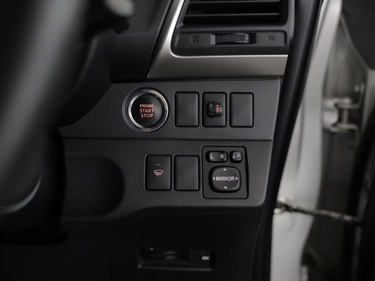 Toyota Ractis 2011 - фото автомобиля