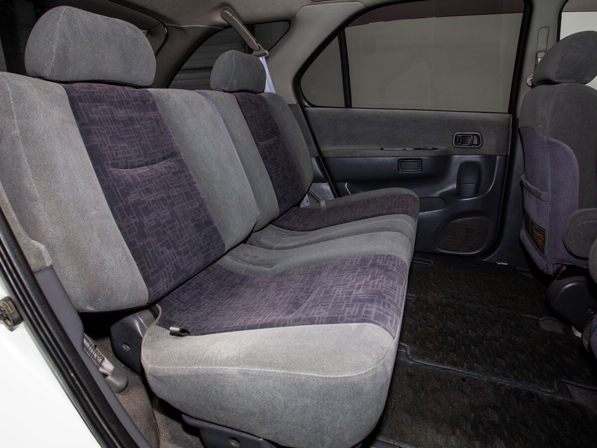 Nissan R'nessa 2000 - фото автомобиля