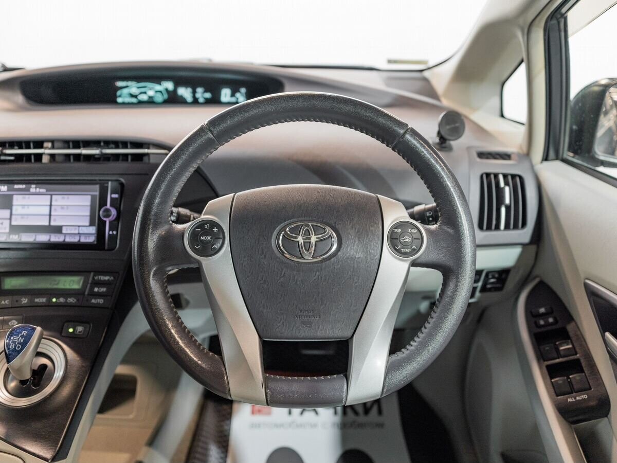 Toyota Prius 2011 - фото автомобиля
