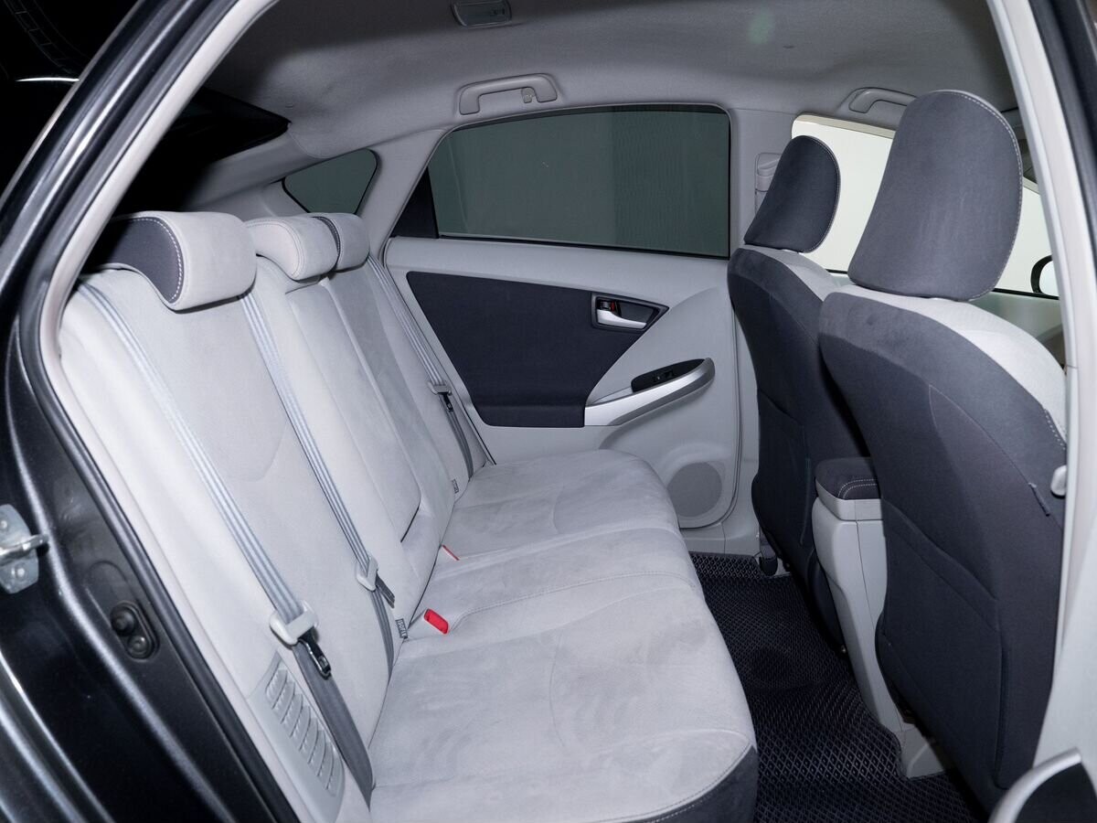 Toyota Prius 2011 - фото автомобиля