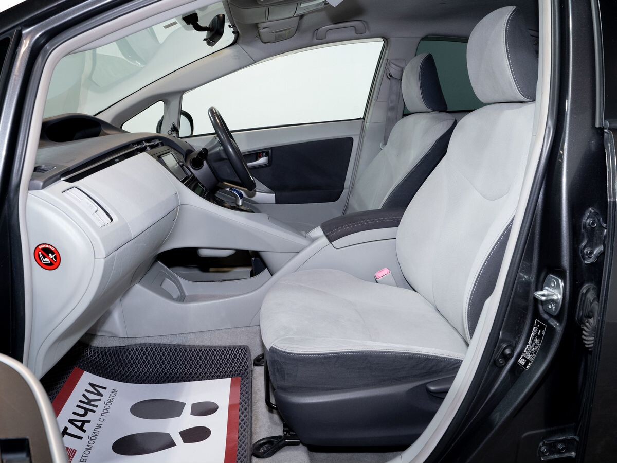 Toyota Prius 2011 - фото автомобиля