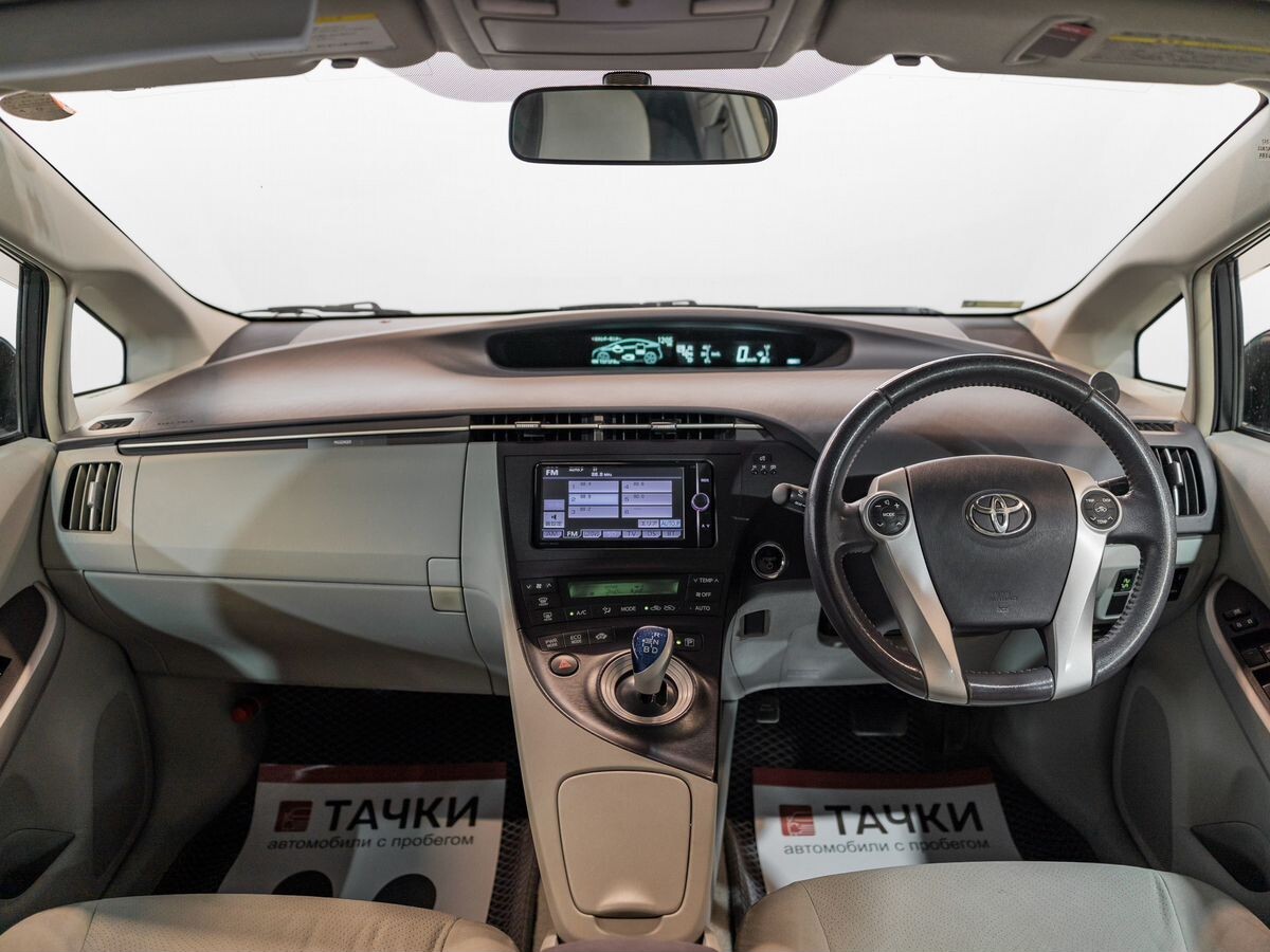 Toyota Prius 2011 - фото автомобиля