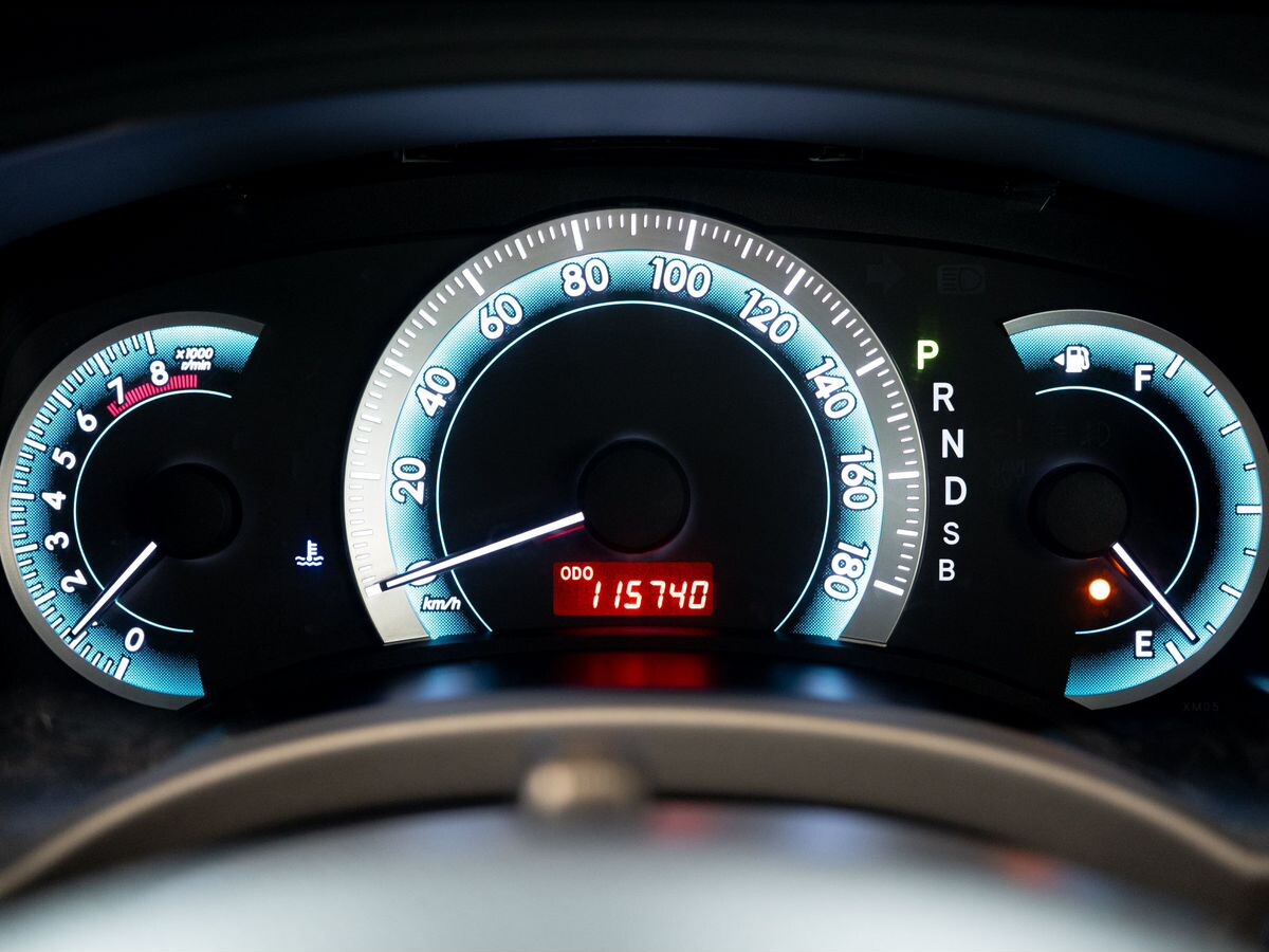 Toyota ISis 2011 - фото автомобиля