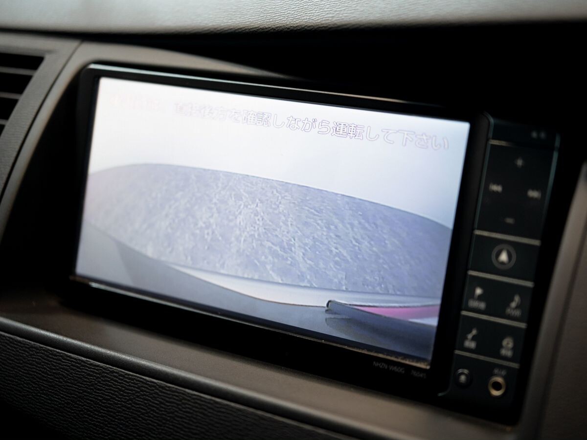 Toyota ISis 2011 - фото автомобиля