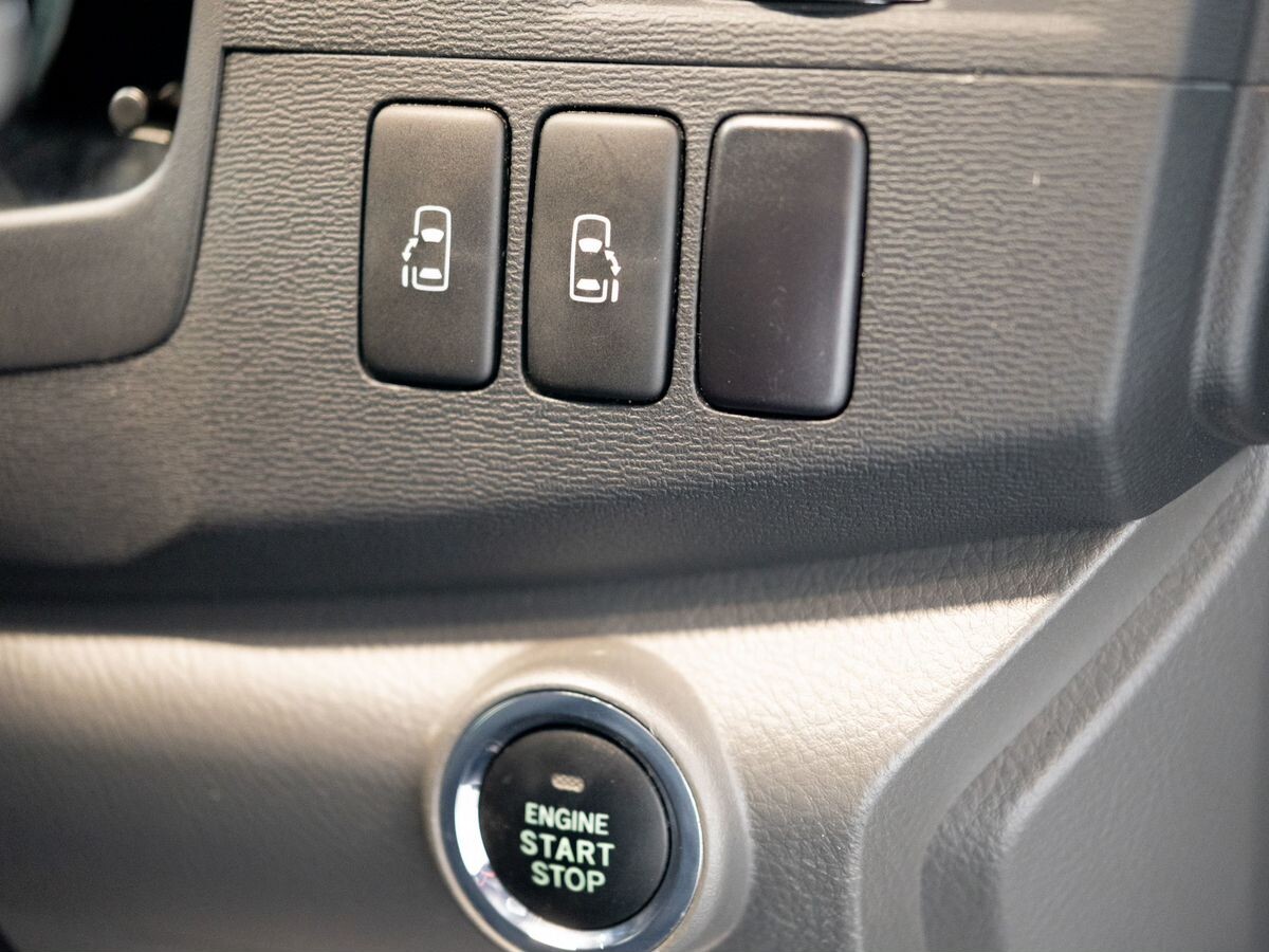 Toyota ISis 2011 - фото автомобиля