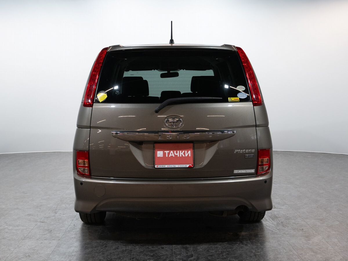 Toyota ISis 2011 - фото автомобиля