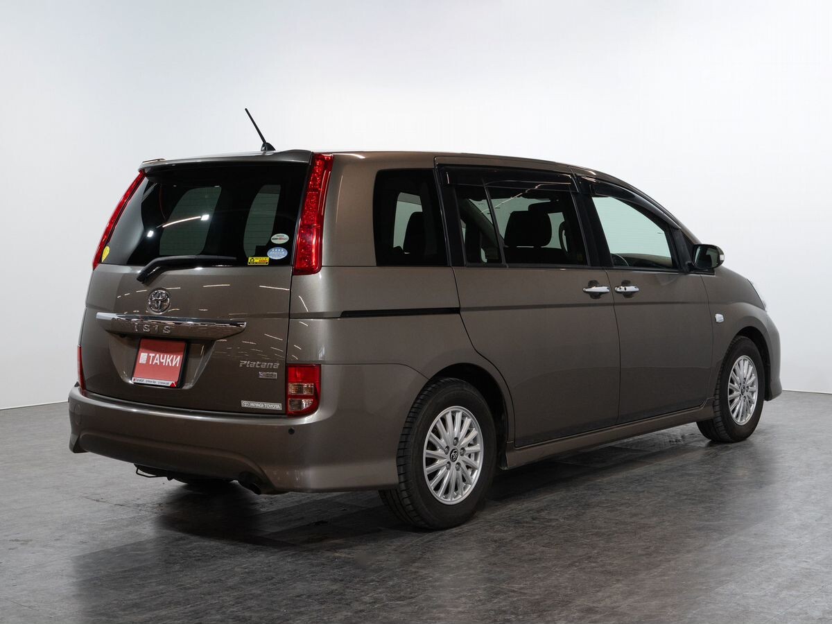 Toyota ISis 2011 - фото автомобиля