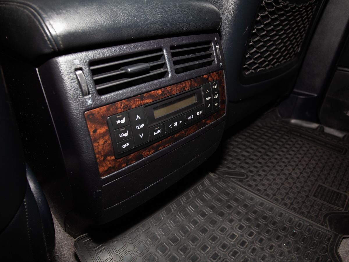 Toyota Land Cruiser 2011 - фото автомобиля