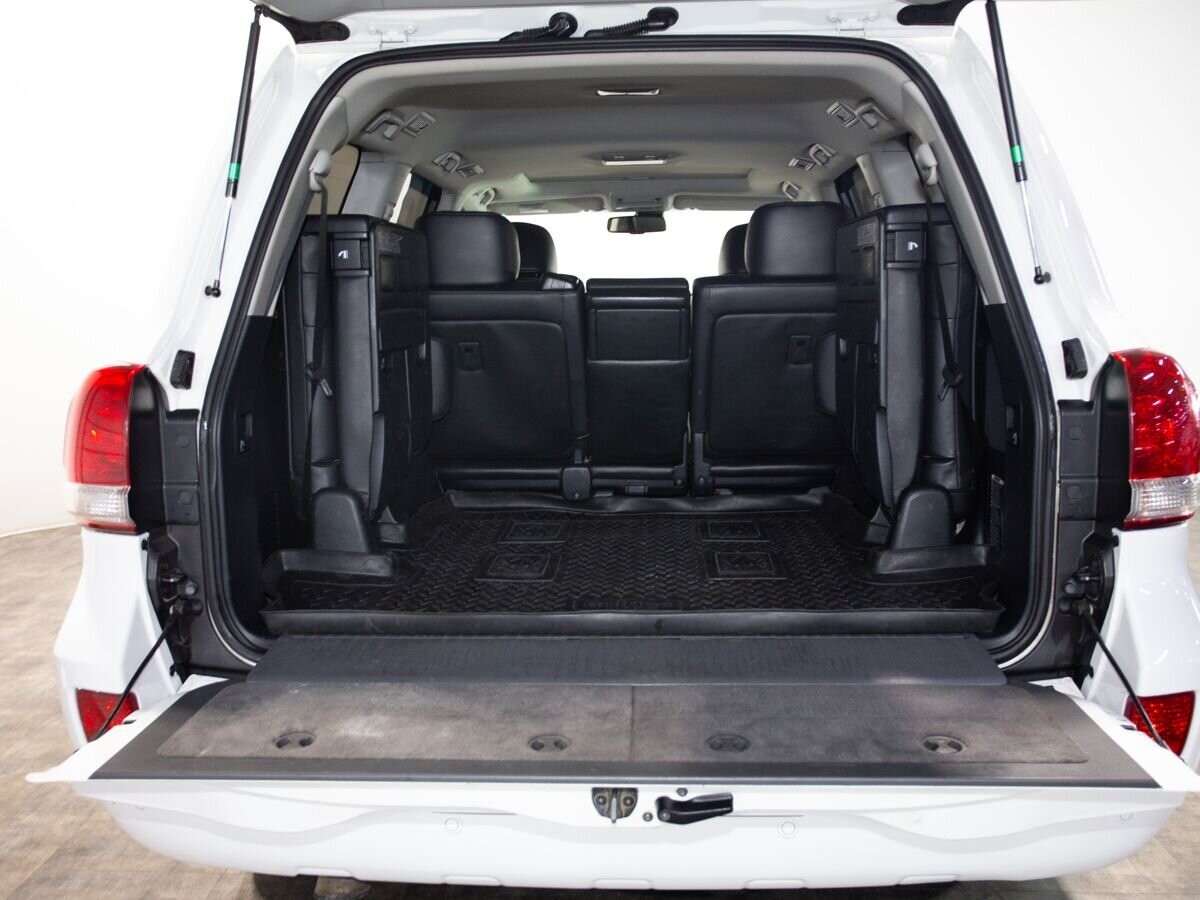 Toyota Land Cruiser 2011 - фото автомобиля