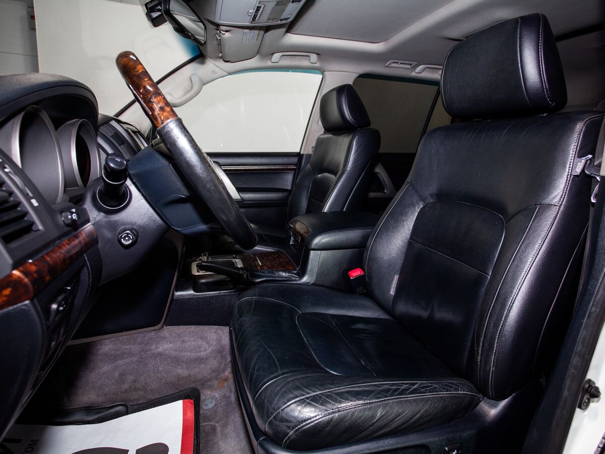 Toyota Land Cruiser 2011 - фото автомобиля