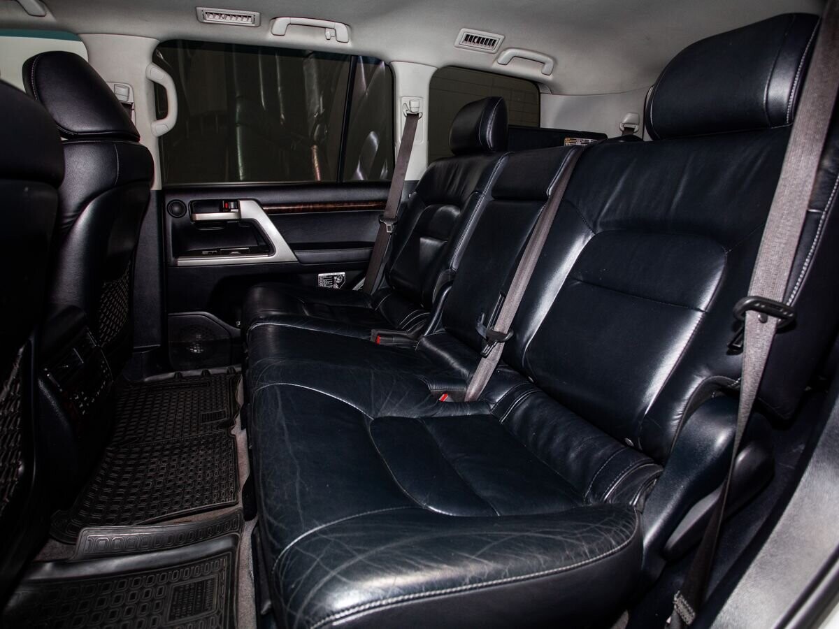 Toyota Land Cruiser 2011 - фото автомобиля