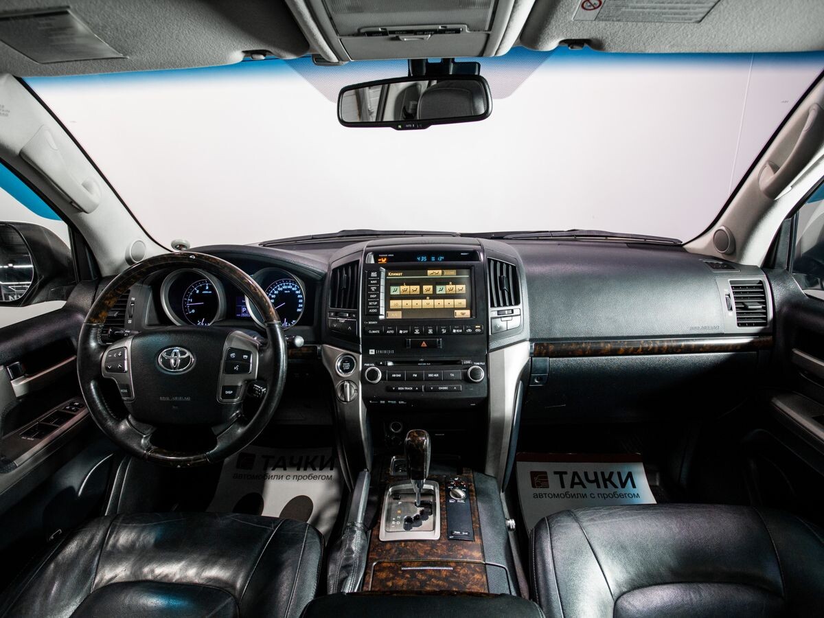 Toyota Land Cruiser 2011 - фото автомобиля