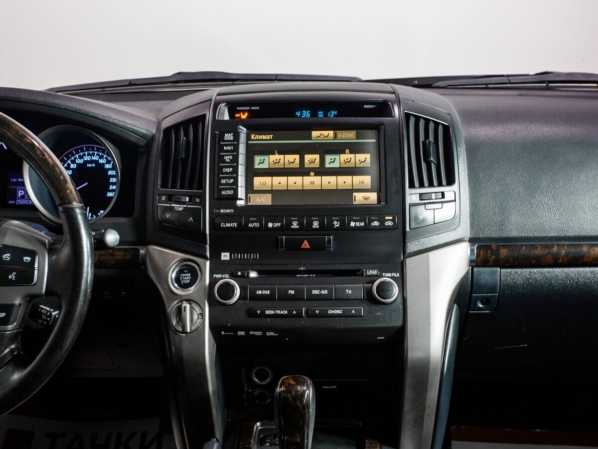 Toyota Land Cruiser 2011 - фото автомобиля