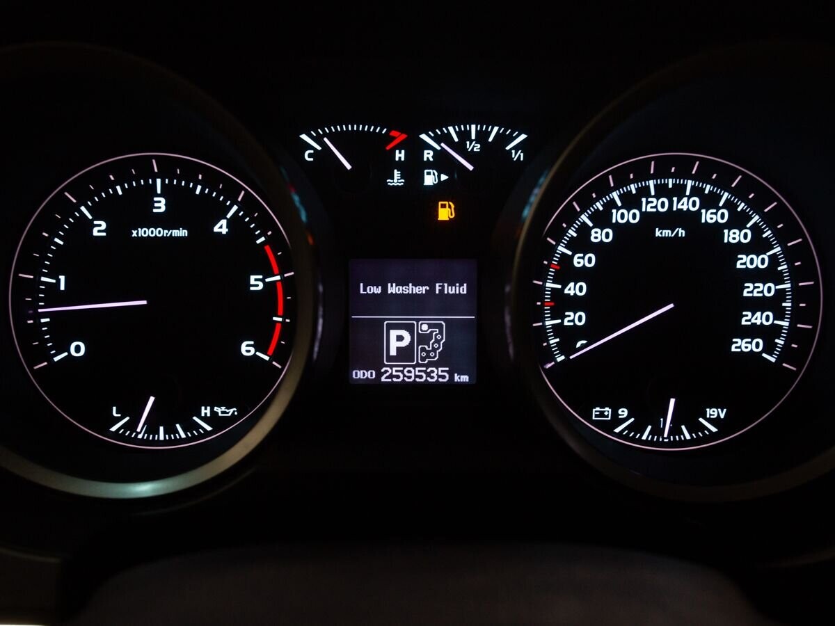 Toyota Land Cruiser 2011 - фото автомобиля