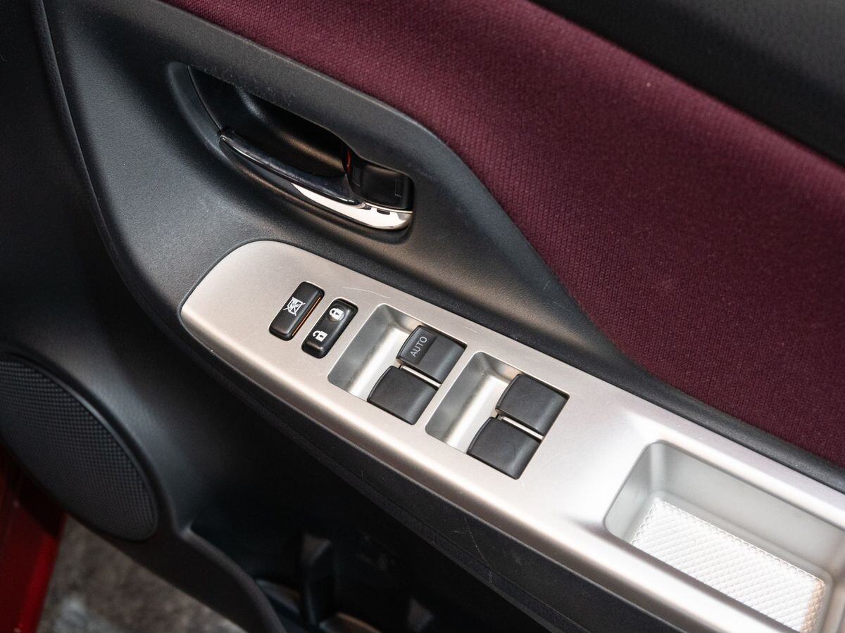 Toyota Vitz 2015 - фото автомобиля