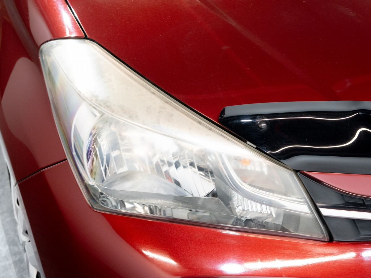 Toyota Vitz 2015 - фото автомобиля