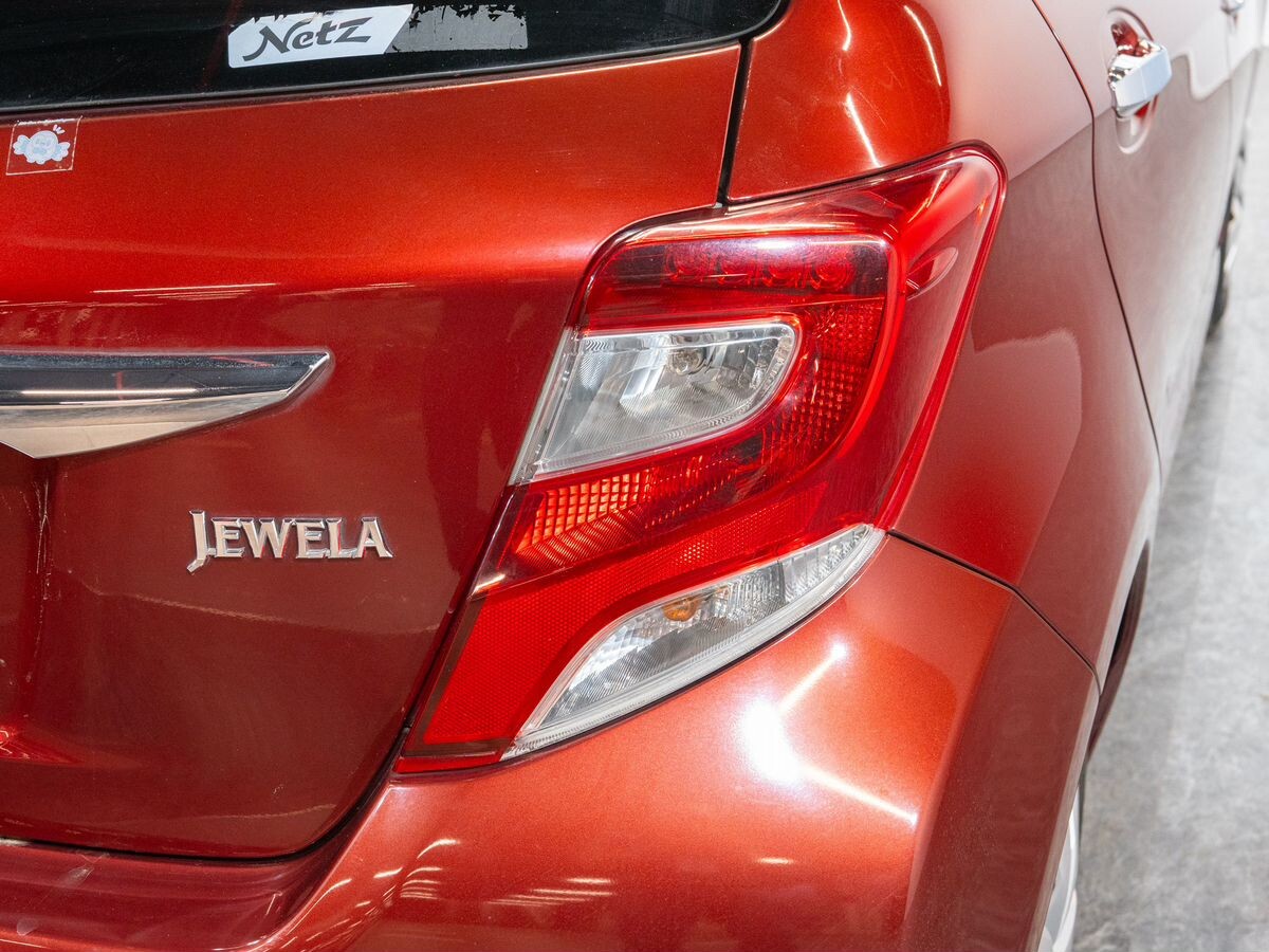 Toyota Vitz 2015 - фото автомобиля