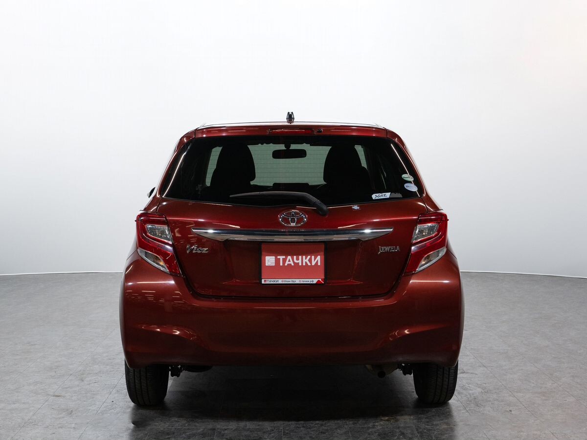 Toyota Vitz 2015 - фото автомобиля