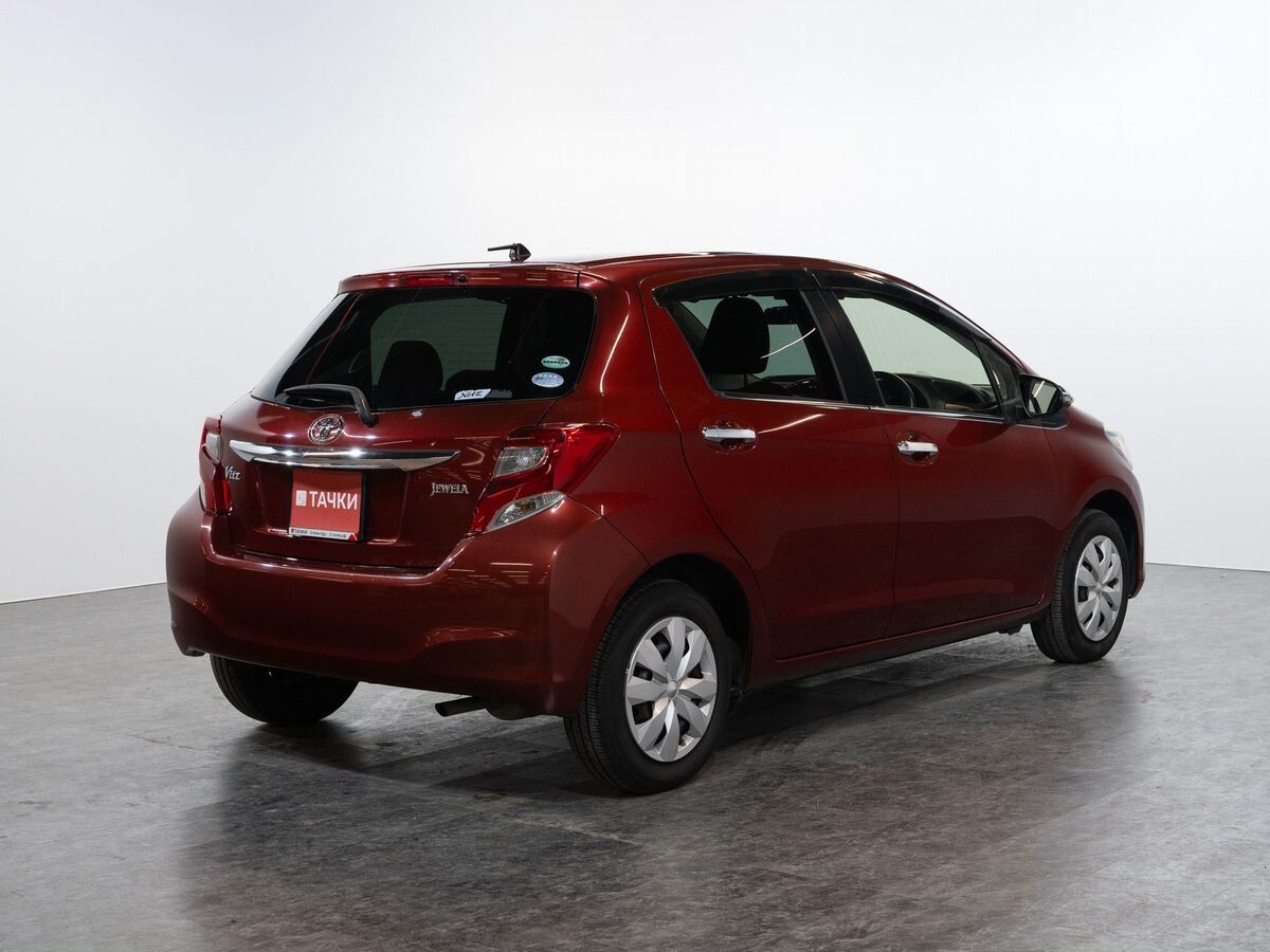Toyota Vitz 2015 - фото автомобиля