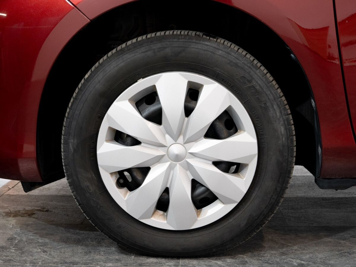 Toyota Vitz 2015 - фото автомобиля