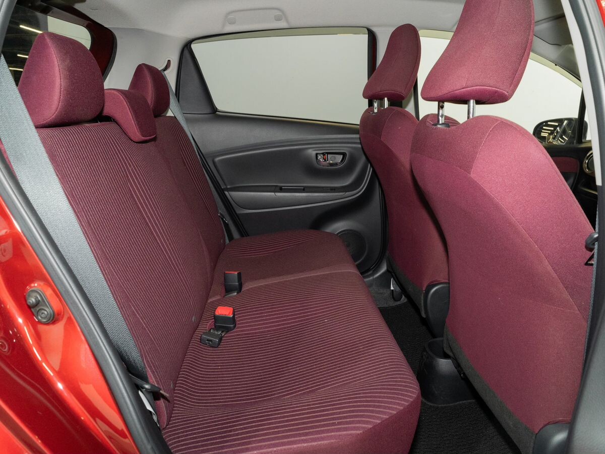 Toyota Vitz 2015 - фото автомобиля