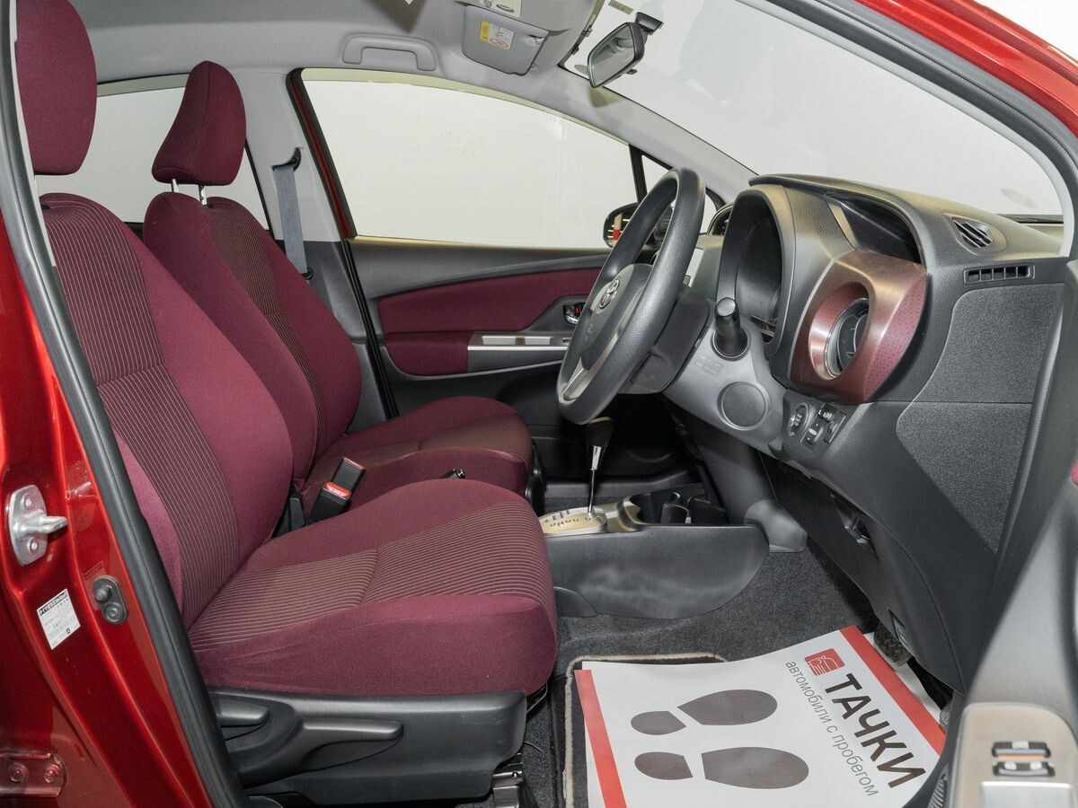 Toyota Vitz 2015 - фото автомобиля