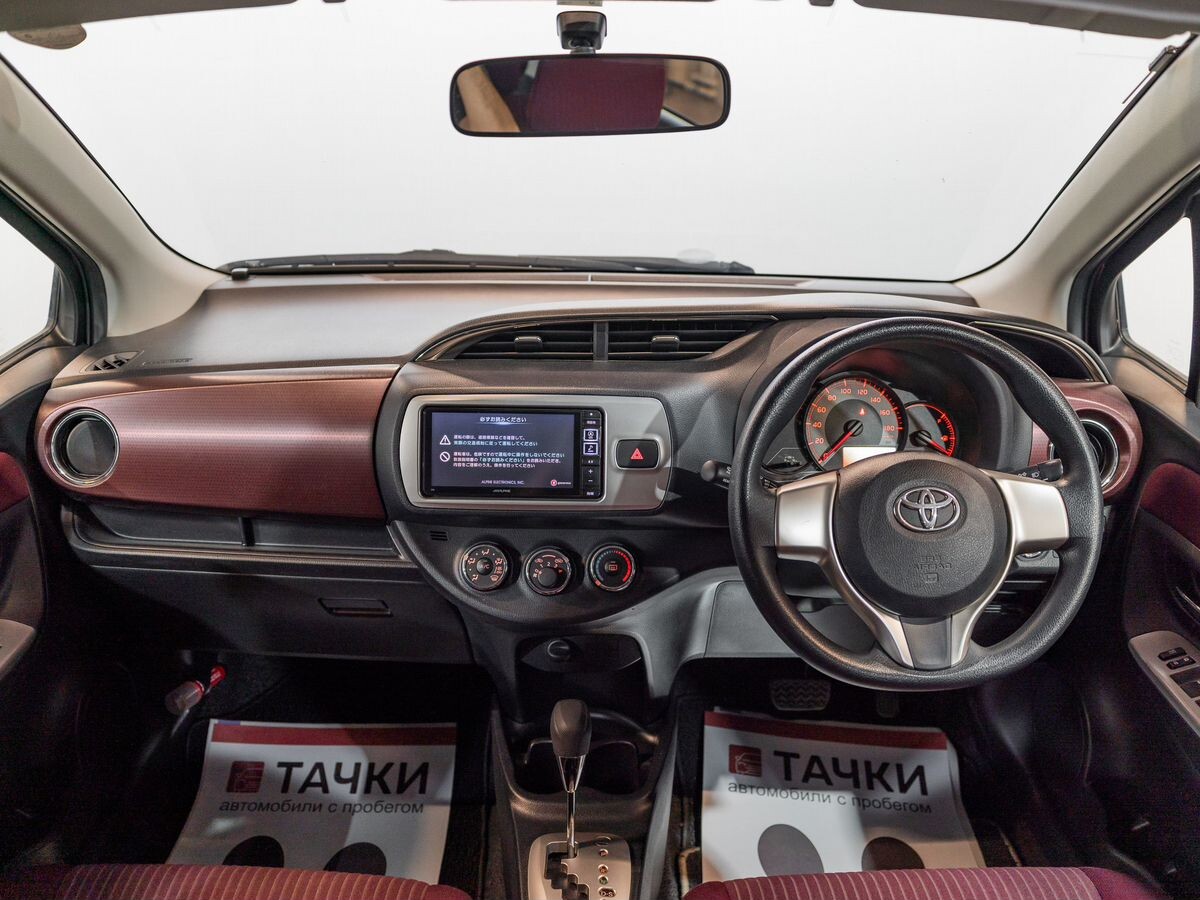 Toyota Vitz 2015 - фото автомобиля