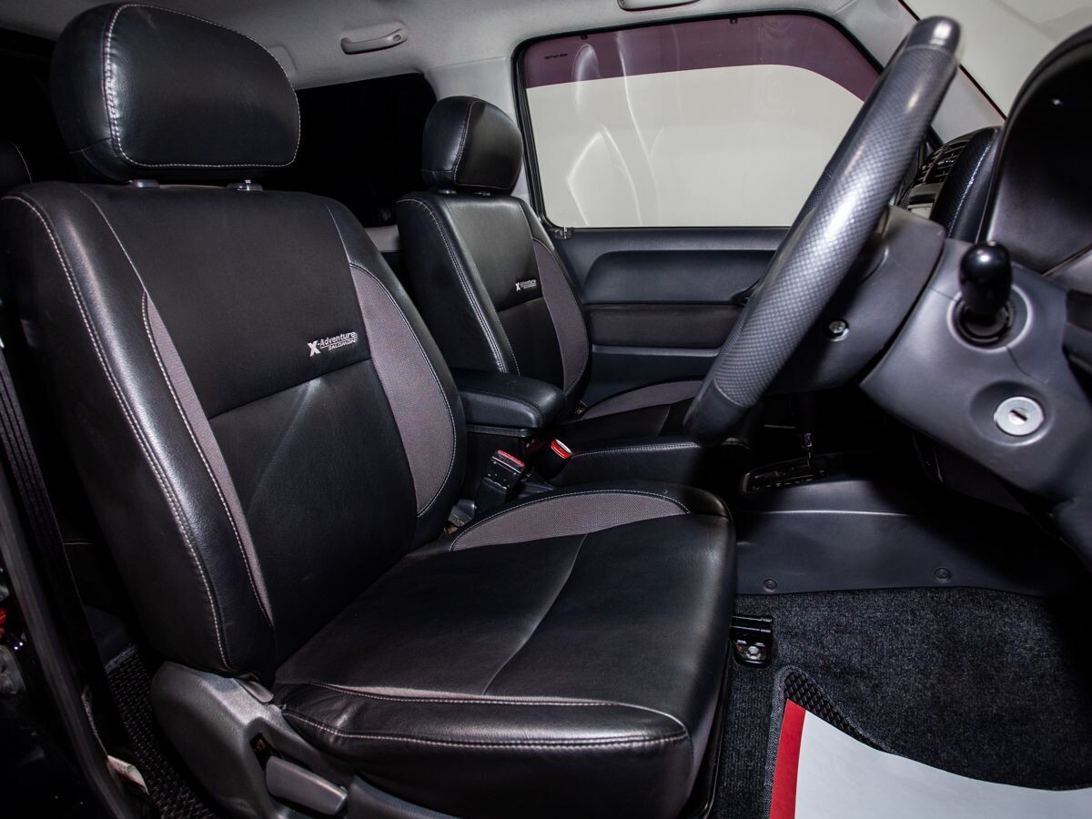 Suzuki Jimny 2010 - фото автомобиля