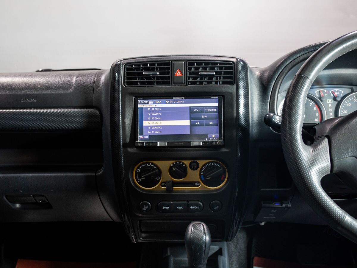 Suzuki Jimny 2010 - фото автомобиля