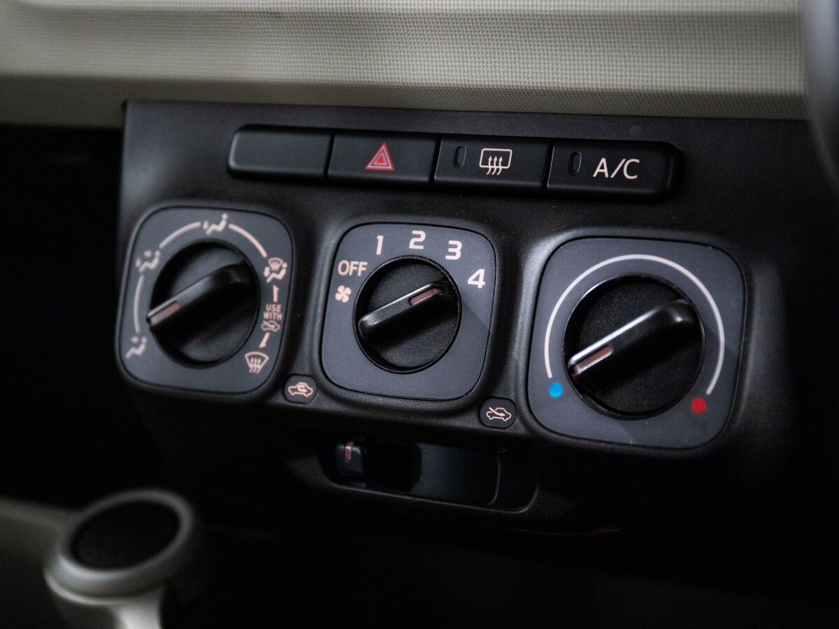 Toyota Passo 2010 - фото автомобиля