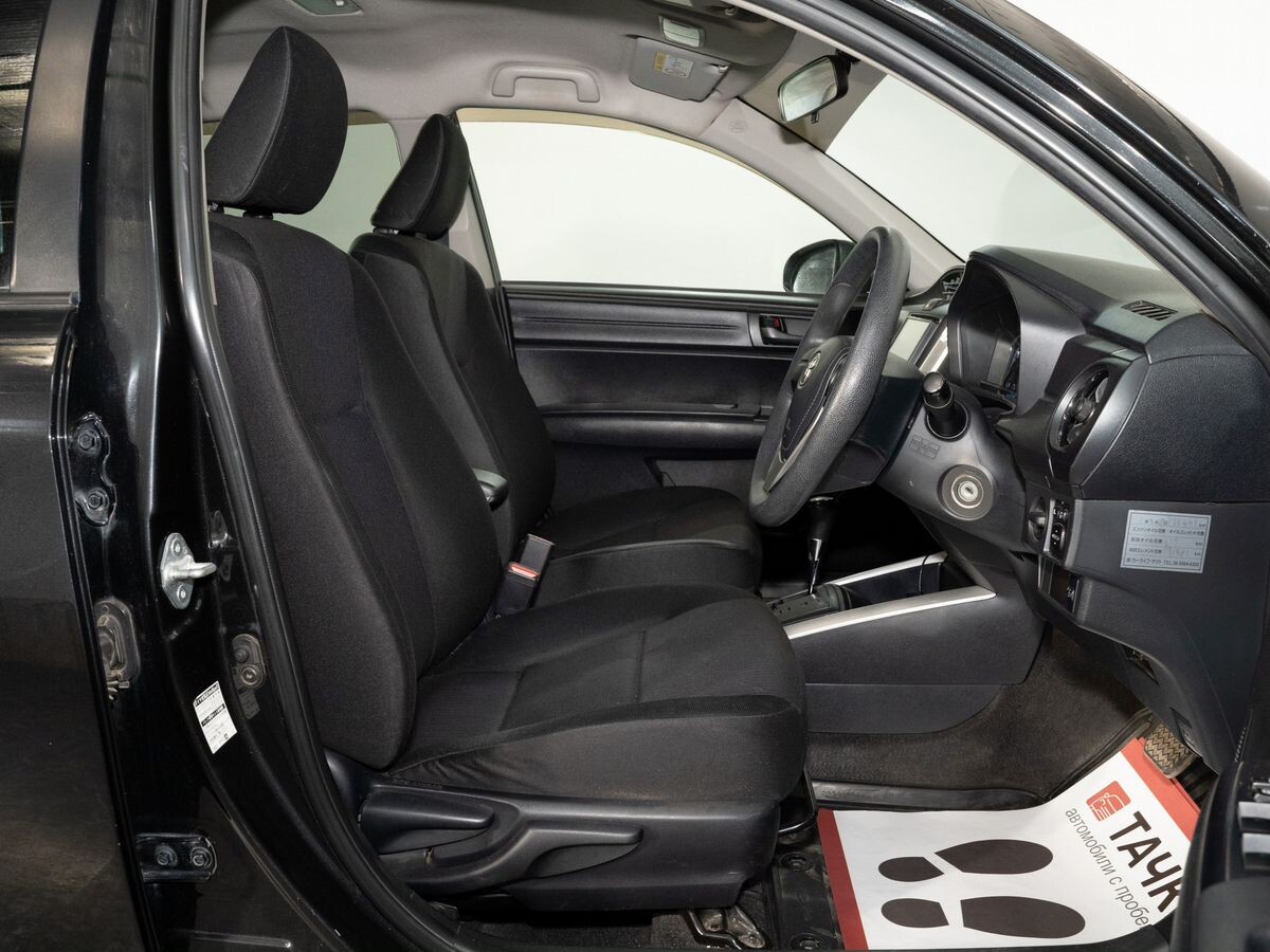 Toyota Corolla 2017 - фото автомобиля