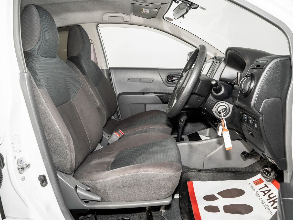 Nissan AD 2016 - фото автомобиля