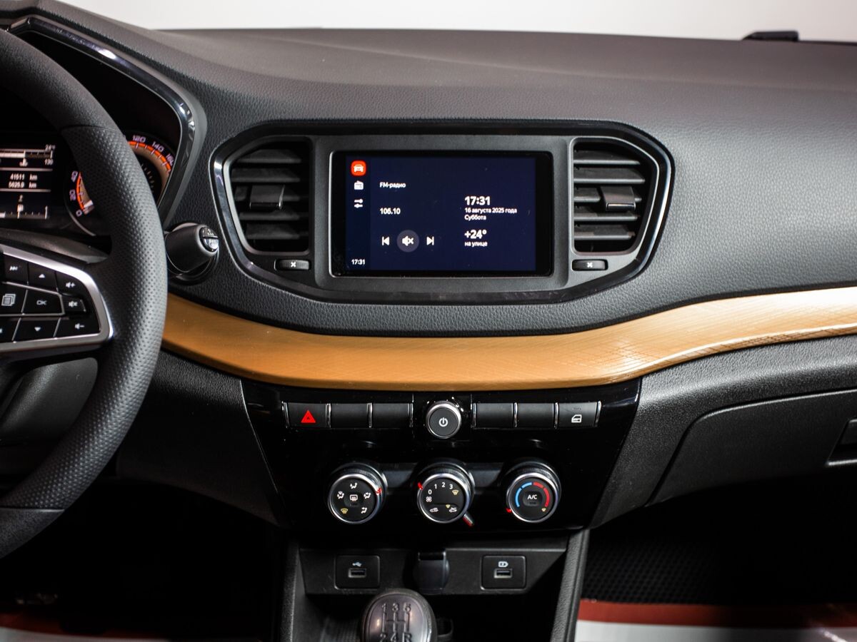 Lada (ВАЗ) Vesta 2023 - фото автомобиля