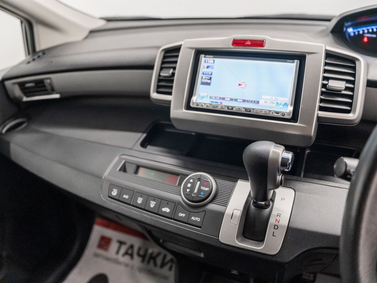 Honda Freed 2011 - фото автомобиля