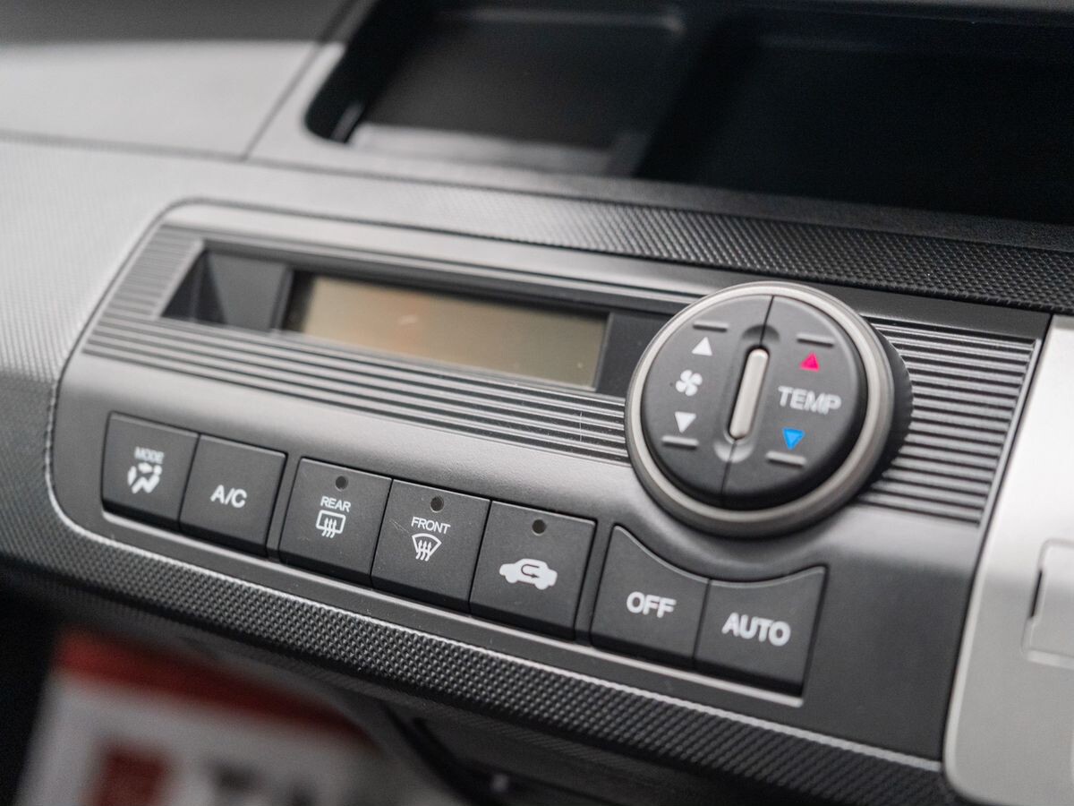 Honda Freed 2011 - фото автомобиля