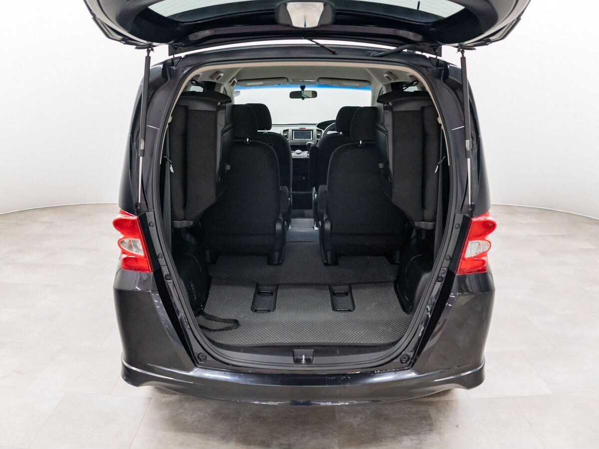 Honda Freed 2011 - фото автомобиля