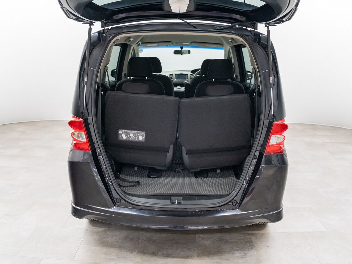 Honda Freed 2011 - фото автомобиля