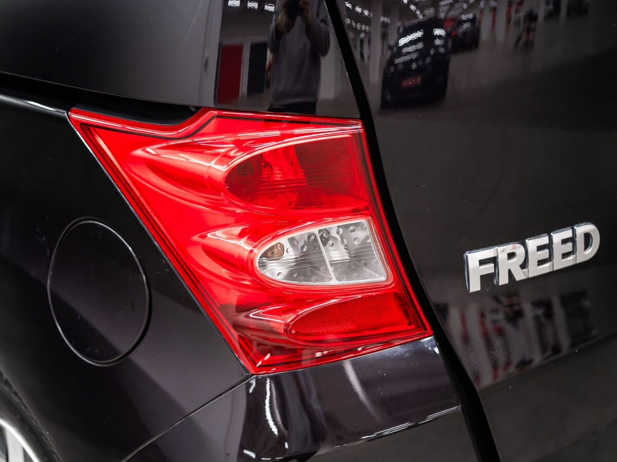 Honda Freed 2011 - фото автомобиля