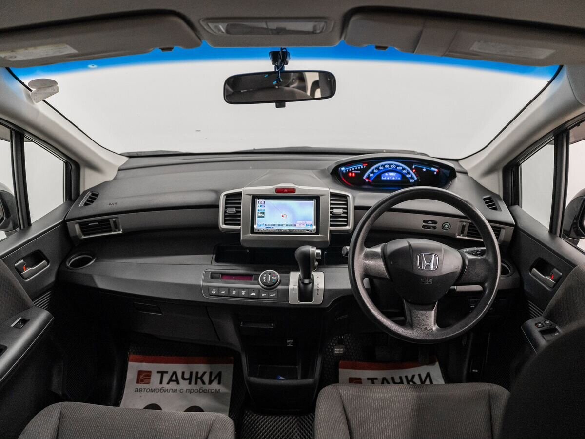 Honda Freed 2011 - фото автомобиля