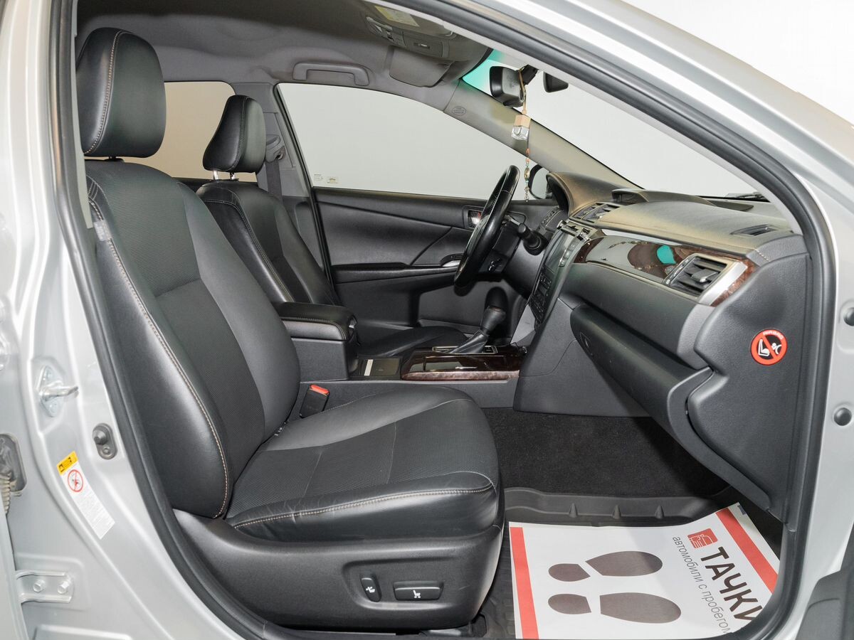 Toyota Camry 2017 - фото автомобиля