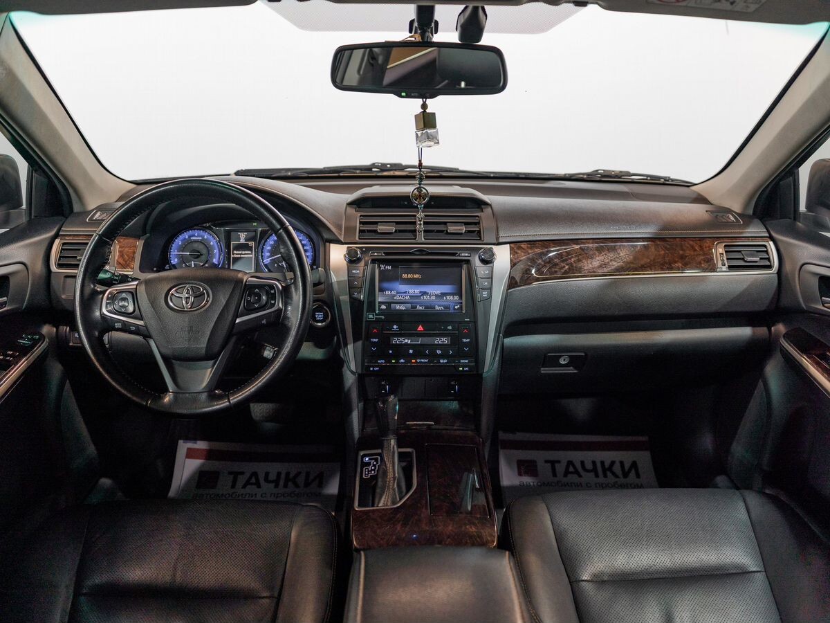 Toyota Camry 2017 - фото автомобиля