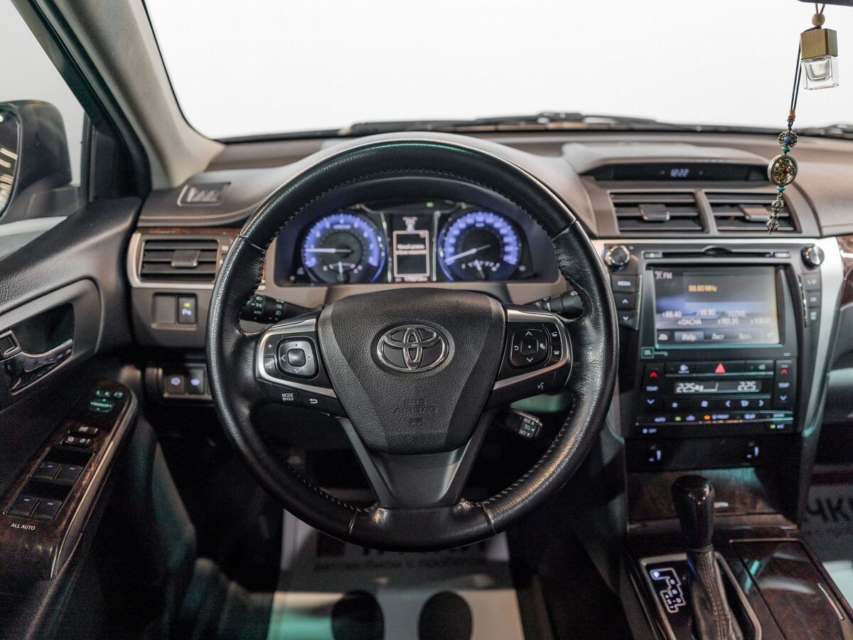 Toyota Camry 2017 - фото автомобиля