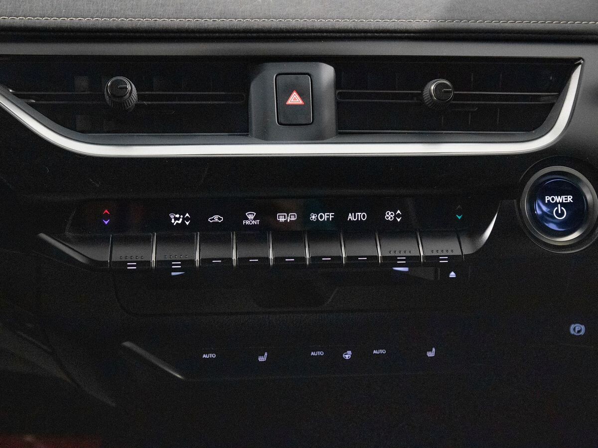 Lexus UX 2019 - фото автомобиля