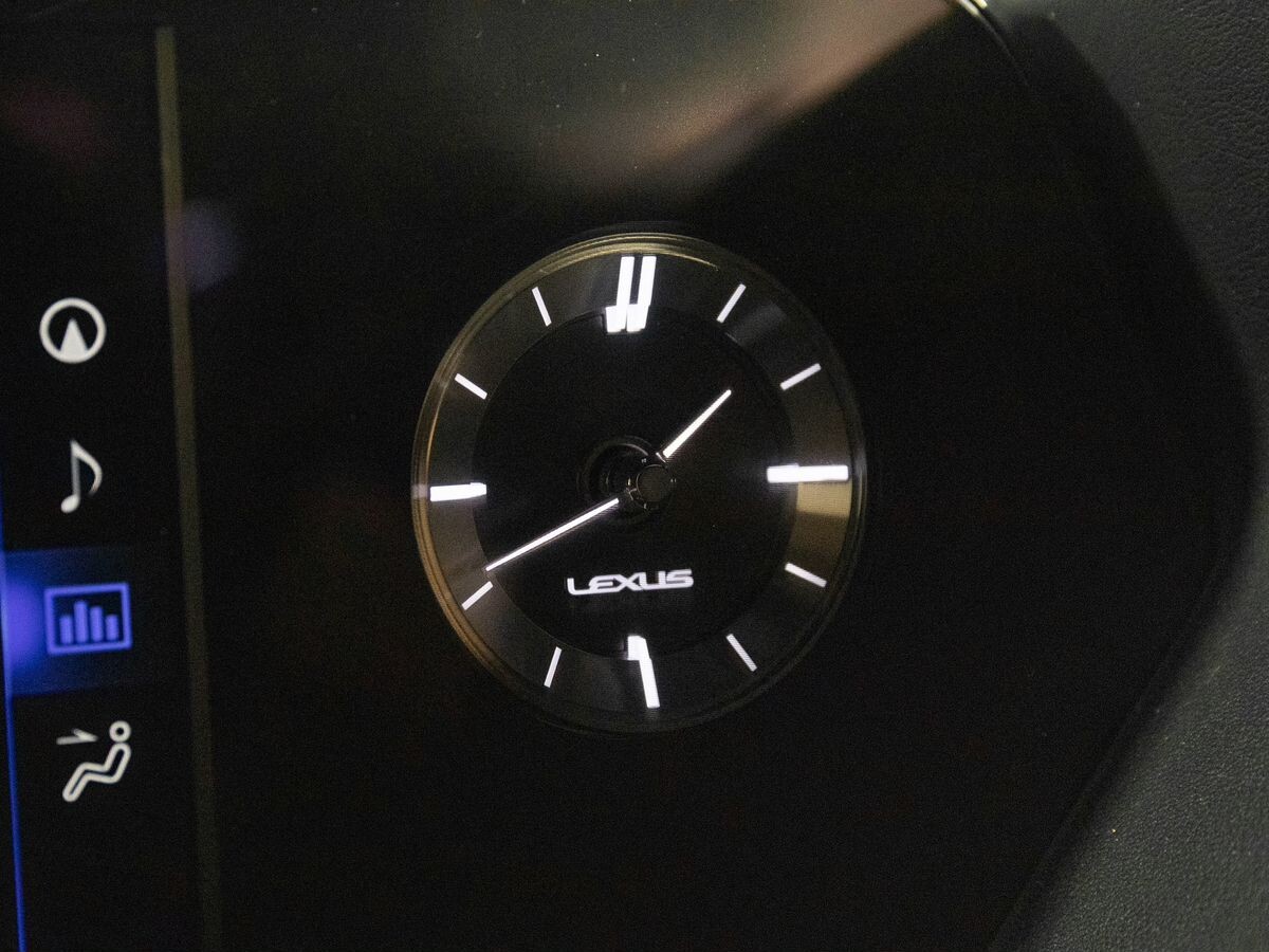 Lexus UX 2019 - фото автомобиля